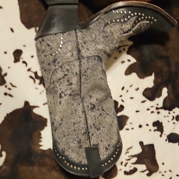 Harley-Davidson Black and Gray Studded Heeled Boots - Picture 3 of 12